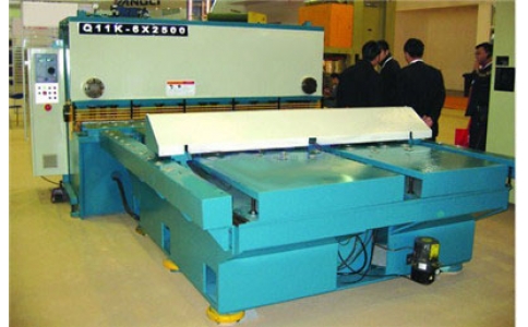 昆明剪板機(jī)數(shù)控改造，安裝數(shù)控剪板機(jī)前置送料機(jī)