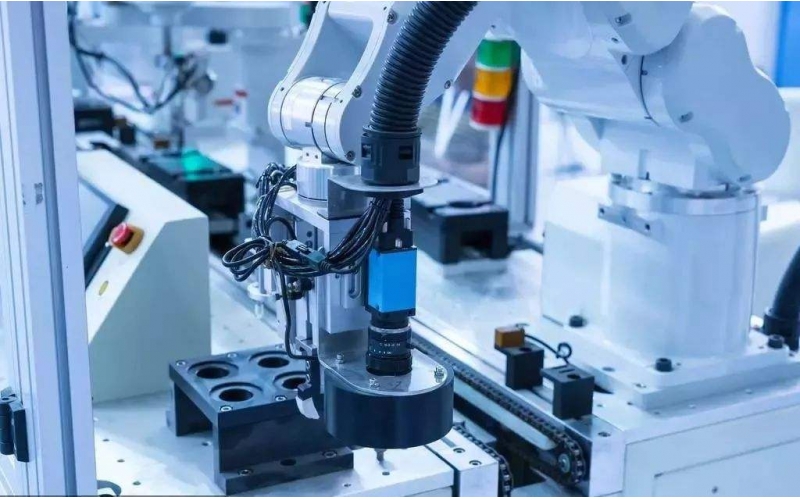 疫情推動工業(yè)企業(yè)智能制造進(jìn)程，工業(yè)機(jī)器人 自動化生產(chǎn)、線上辦公成應(yīng)對利器